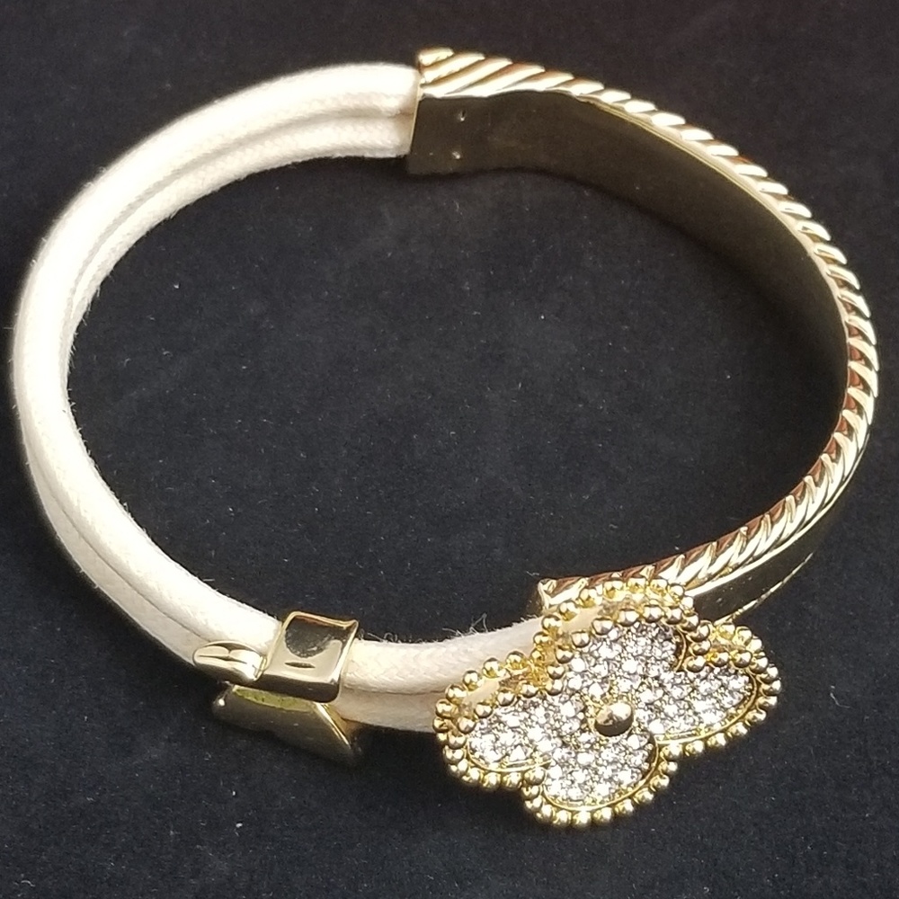 GOLD TONE DIAMOND FLOWER BRACELET